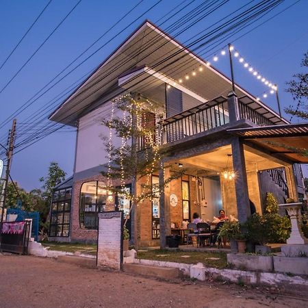 Yoji House And Cafe Hostel Ban Wiang Exterior photo