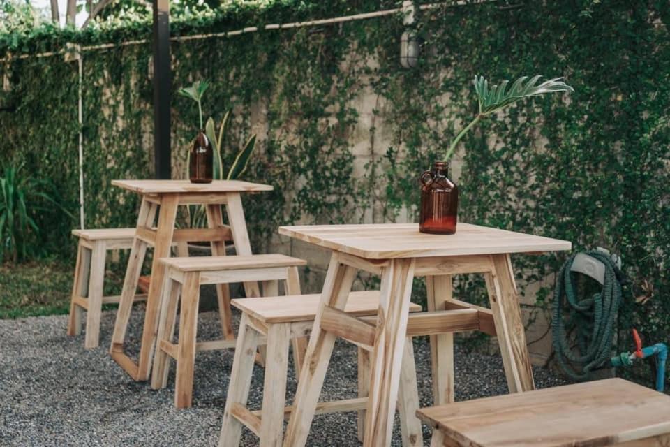 Yoji House And Cafe Hostel Ban Wiang Exterior photo